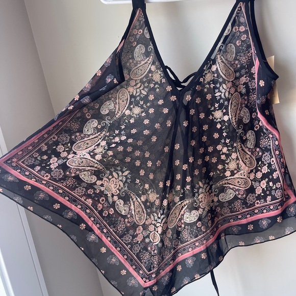 NWT American Rag Floral Black and Pink Sleeveless Top Medium - Picture 2 of 6